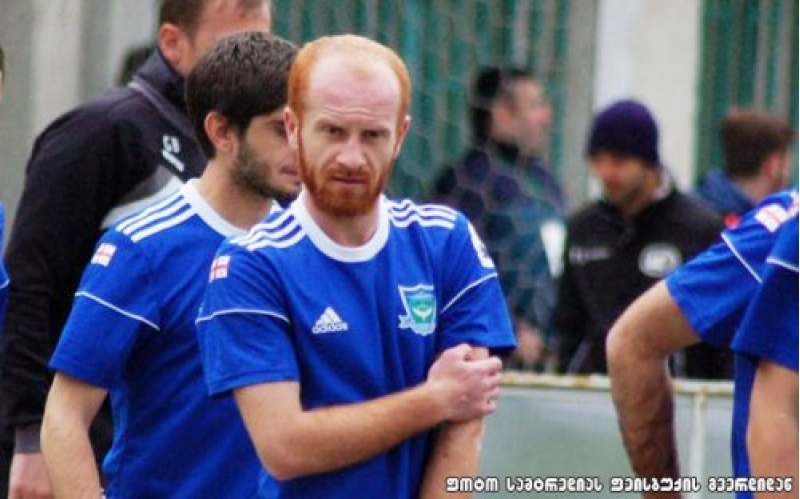 qarabaga-qarshi-oynayan-futbolchu-kepezde