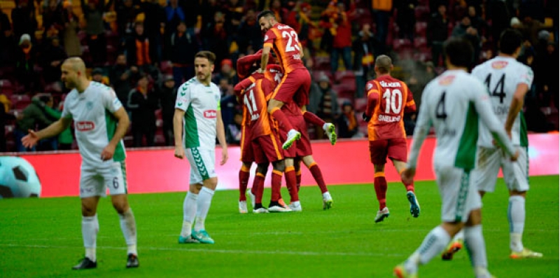 qalatasarayi-yarimfinala-aparan-qelebe