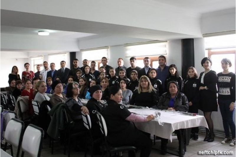 neftchi-xanimlari-tebrik-etdi