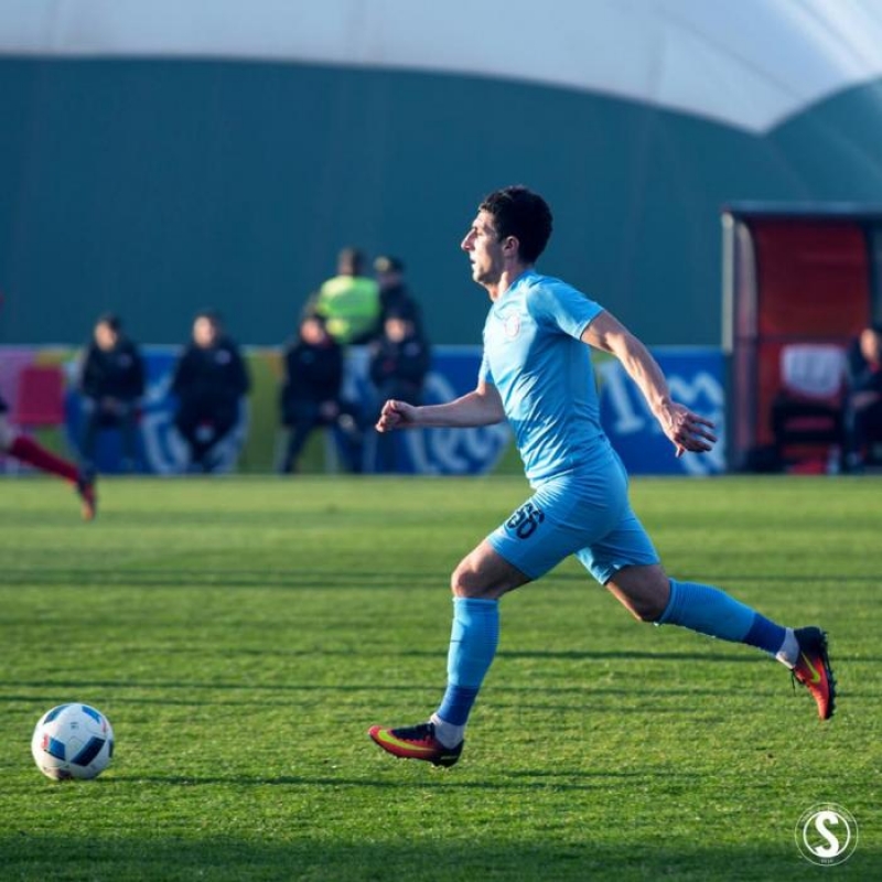sebail-daha-bir-futbolchu-ile-yollari-ayirdi