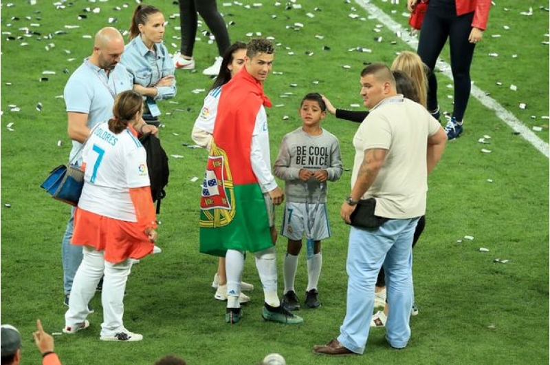 ronaldu-rusiyaya-shexsi-muhafizechileri-ile-gelir