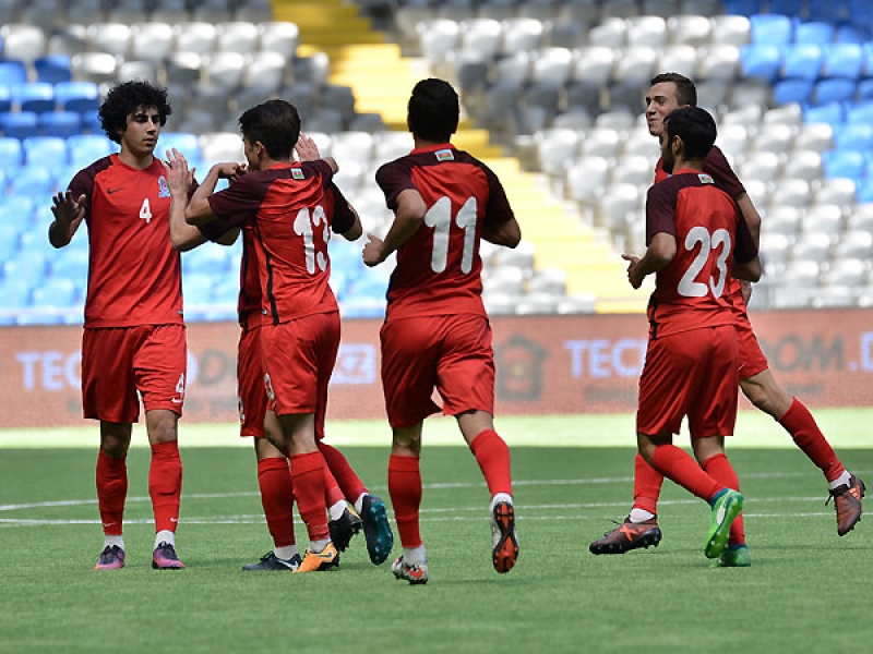 reshad-sadiqov-milliye-25-futbolchu-devet-etdi