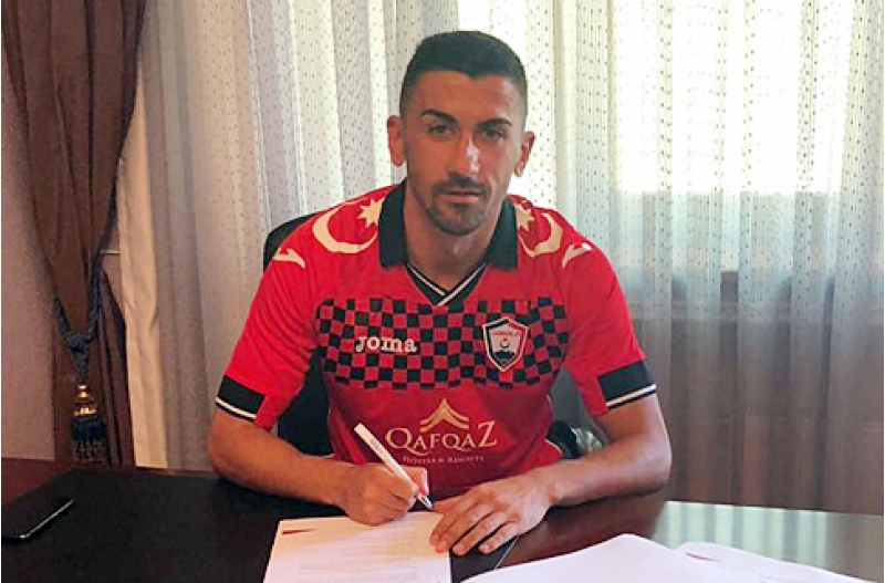 albaniya-millisinin-futbolchusu-qebelede