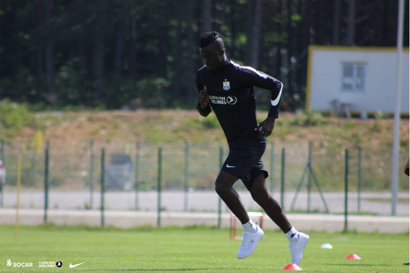 neftchinin-futbolchusu-ereb-klubuna-kechdi