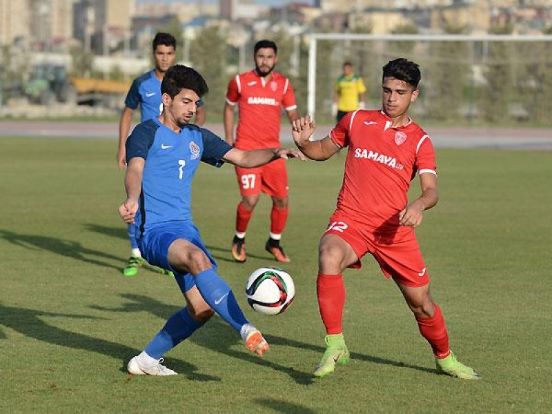 azerbaycan-millisi-darmadagina-sevindi