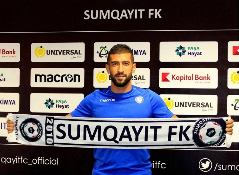 sumqayit-yeni-futbolchu-ile-muqavile-bagladi