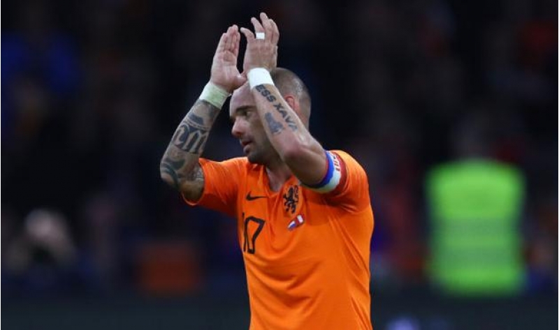 hollandiya-millisi-sneyderi-qelebe-ile-yola-saldi