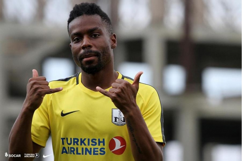 neftchinin-futbolchusu-milliye-devet-olundu