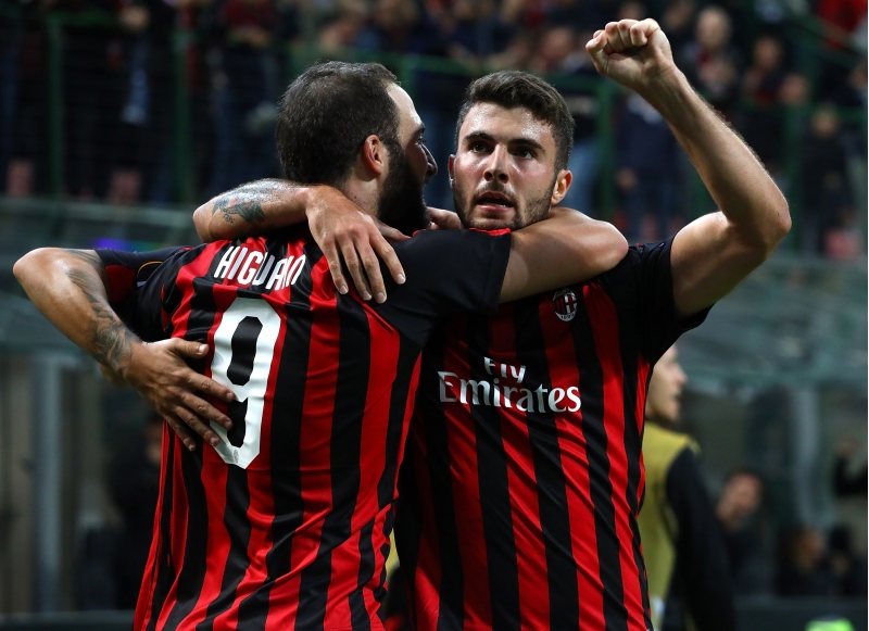 milan-dogma-meydanda-sevindi
