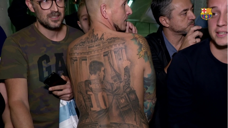 messiden-qeyri-adi-avtoqraf-azarkeshin-bedenini-imzaladi