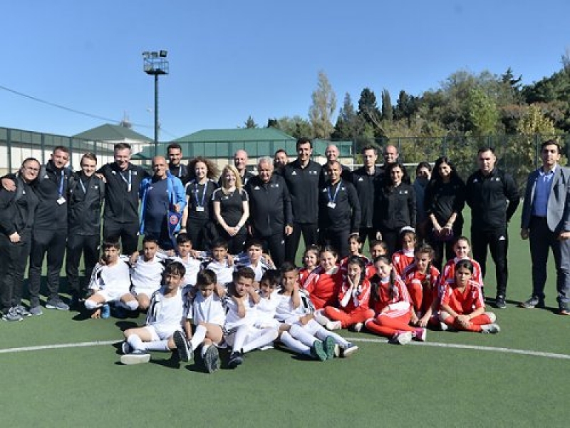 uefa-nin-bakidaki-seminari-bashladi