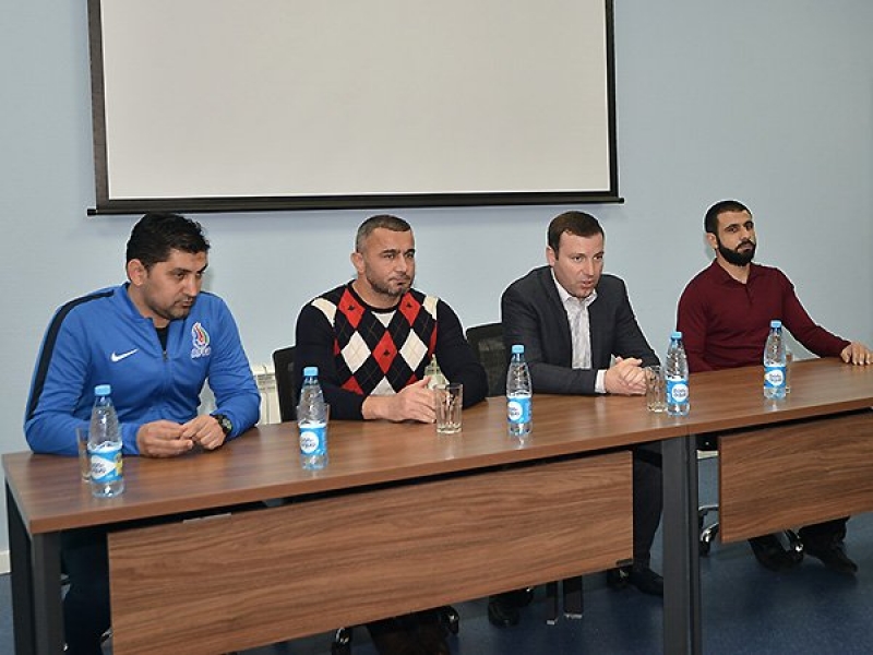 elxan-memmedov-millinin-dushergesinde