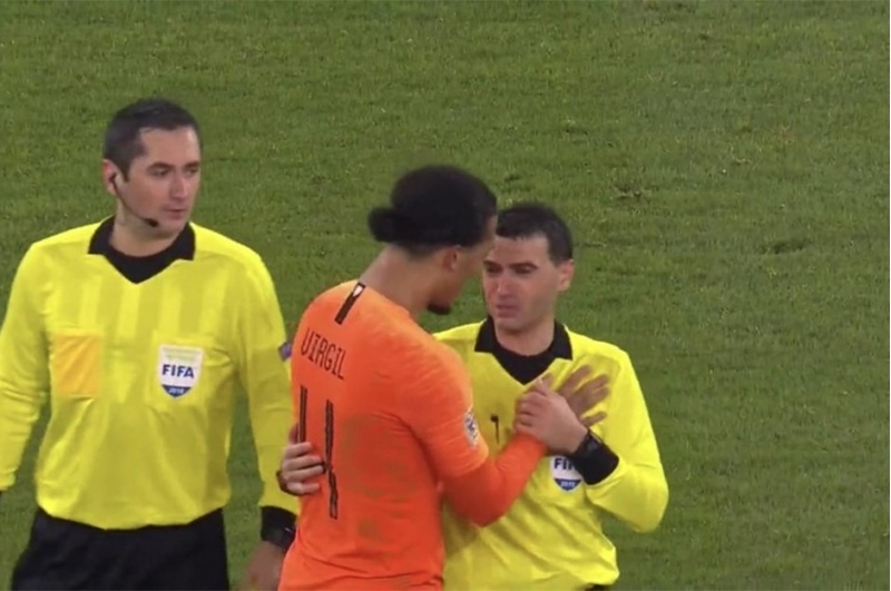 van-dayk-goz-yashlarini-saxlaya-bilmeyen-hakime-teselli-verdi