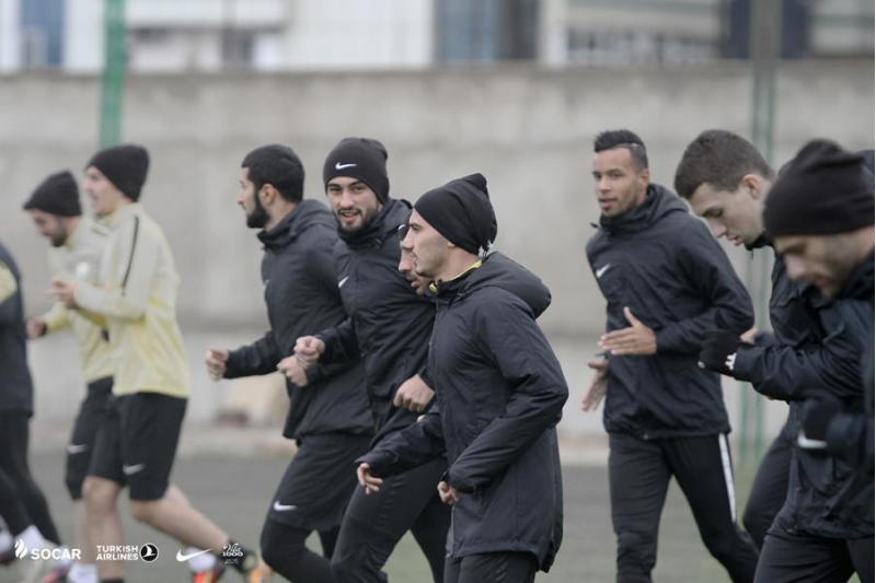 neftchi-mustivarsiz-meshq-etdi