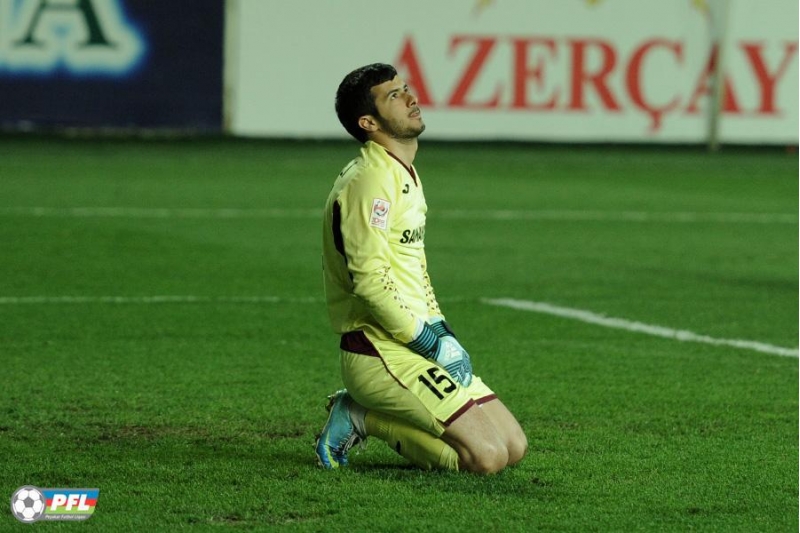 sumqayit-qapichisini-yola-saldi