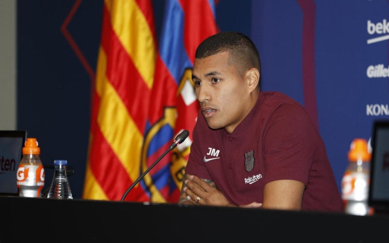 barselona-yeni-transferini-teqdim-etdi