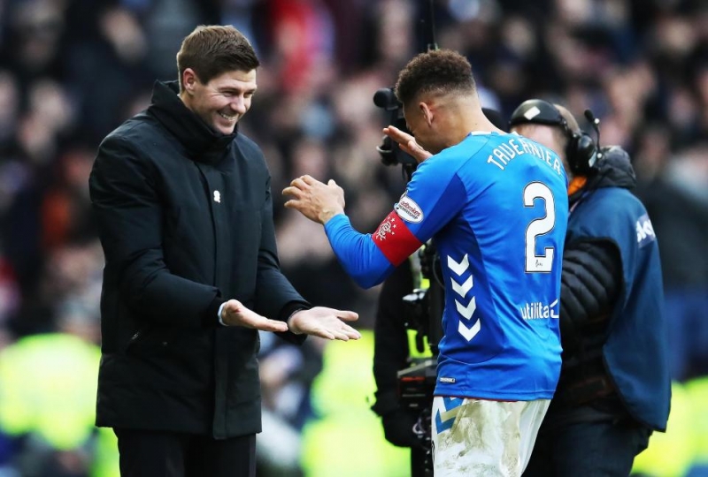 ezeli-reqiblerin-duelinde-reyncers-sevindi