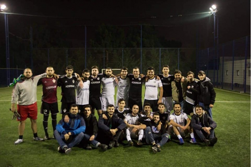 qarabag-azarkeshlerle-futbol-oynayib