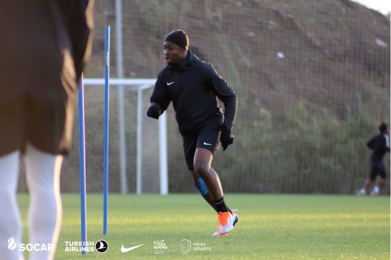 azarkeshlerin-tenqidini-normal-qarshilamaq-lazimdir-mamadu-mbodj