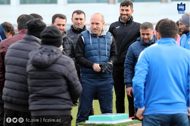 zire-samir-abbasovu-tebrik-etdi