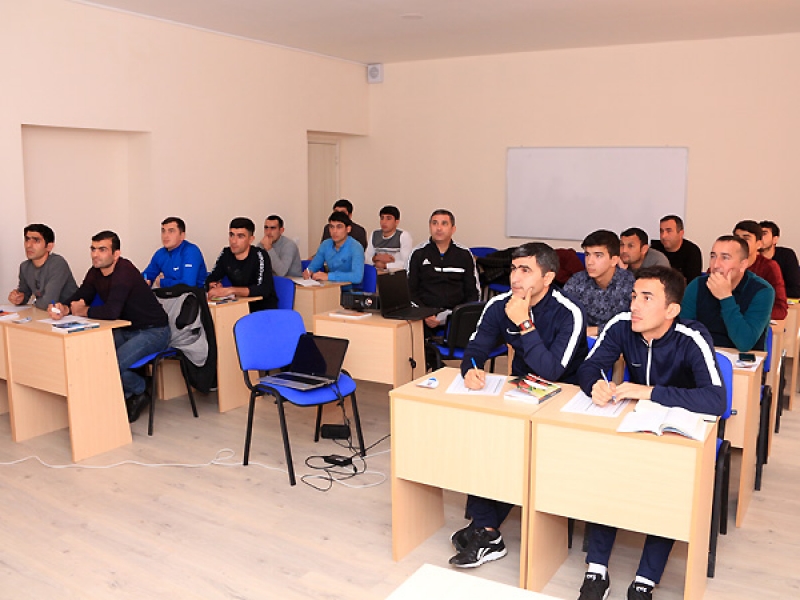 hakimler-uchun-novbeti-seminar