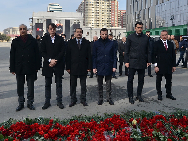 yurchevich-xocali-abidesini-ziyaret-etdi
