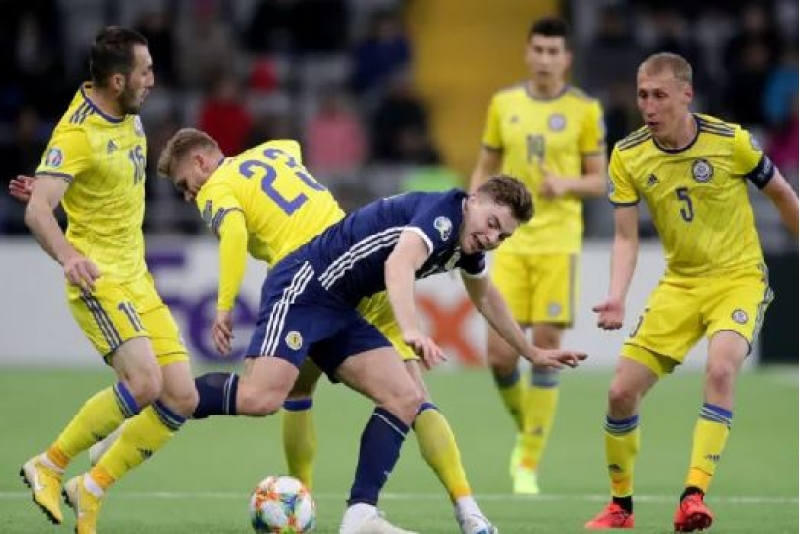 qazaxistan-shotlandiyani-elibosh-yola-saldi