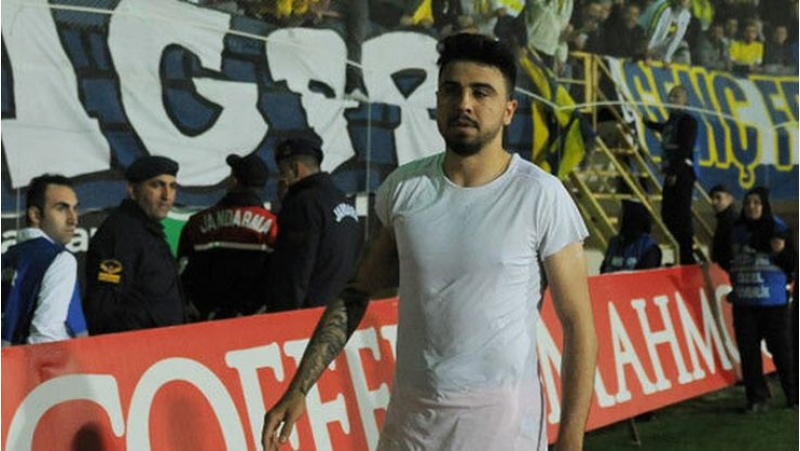 qelebeden-sonra-sevinmeyen-ozanin-bu-fotosu-diqqet-chekdi