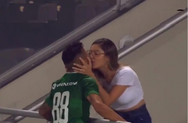 qoldan-sonra-arvadini-open-futbolchu-peshman-oldu