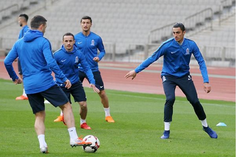 qarabagin-futbolchusu-polsha-klubuna-kechir