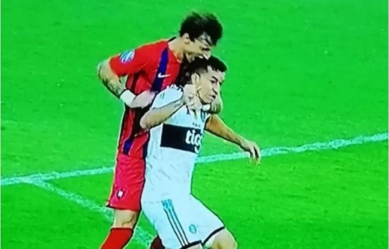 reqibin-bashini-dishlediyi-uchun-qirmizi-vereqe-aldi