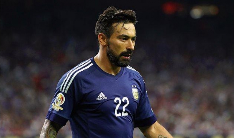 daha-bir-oyunchu-futboldan-getdi