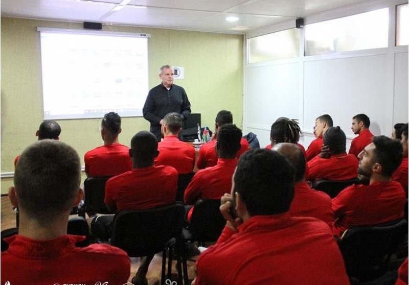 neftchinin-bazasinda-toplanti