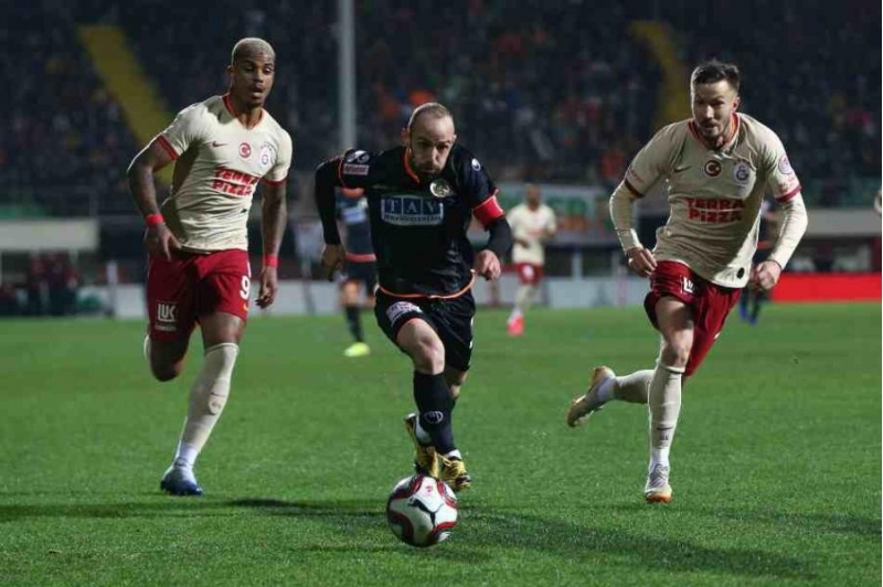 qalatasaray-alanyadan-meglub-dondu