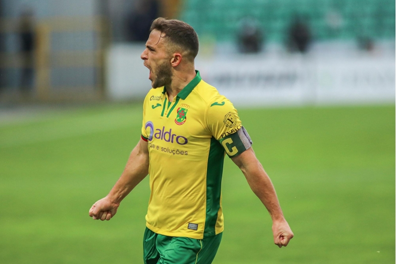 portuqaliyali-futbolchuya-azerbaycandan-teklif