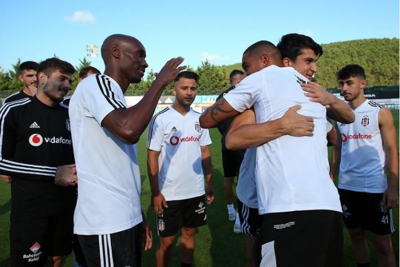 ulduz-futbolchu-beshiktashdan-getdi