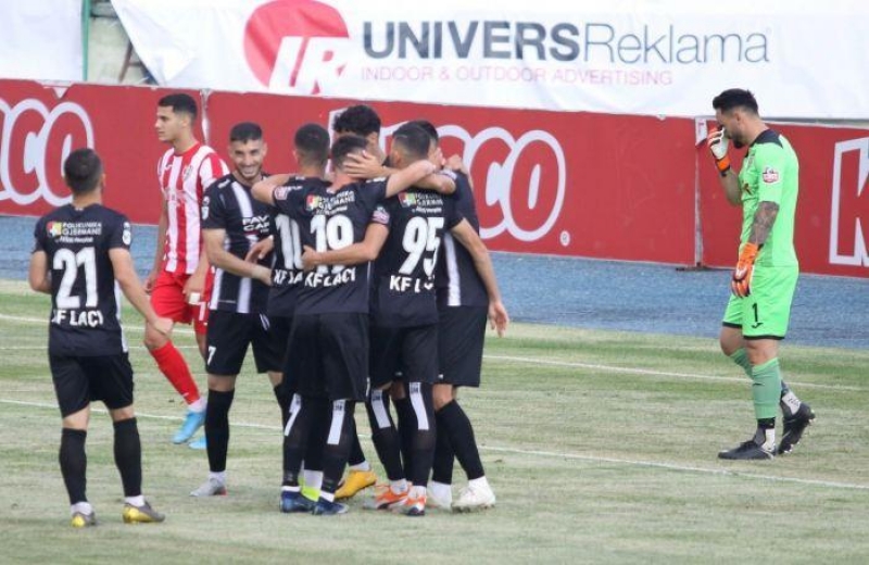 keshlenin-reqibi-20-futbolchu-ile-gelir