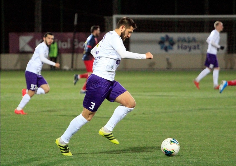 sumqayitin-kapitani-shkendiya-ile-oyundan-danishdi