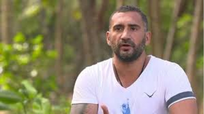 meshhur-futbolchu-karyerasini-berpa-edir