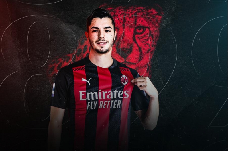 realin-futbolchusu-milanla-muqavile-imzaladi