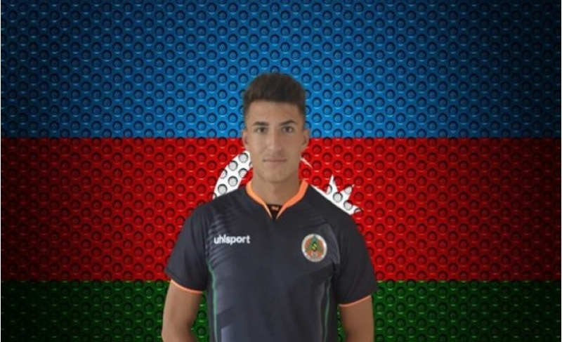 lill-millimizin-futbolchusu-ile-maraqlanir