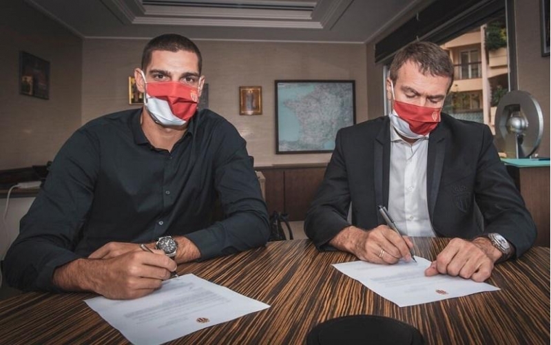 monako-qapisini-mohkemletdi