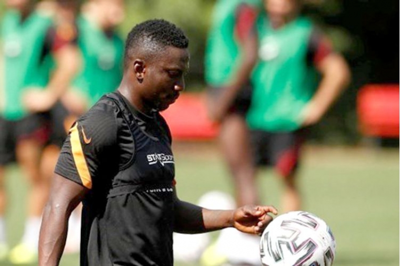 qalatasarayda-daha-bir-itki-