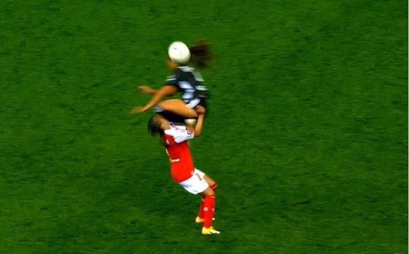 qadin-futbolunda-xoshagelmez-hadise