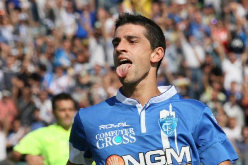 qarabag-italiyali-hucumchu-ile-maraqlanir