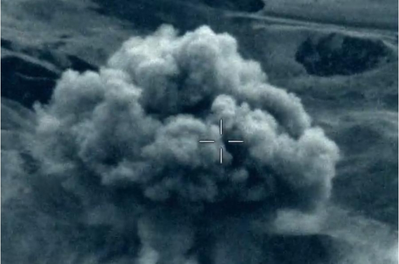 dushmenin-herbi-texnikasina-endirilen-sarsidici-zerbeler