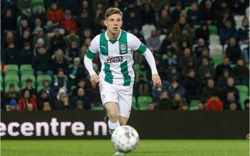 slovakiyali-futbolchu-azerbaycan-yigmasina-yuxaridan-ashagi-baxmiriq