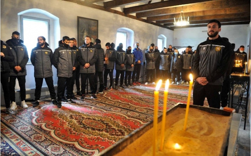 ermenistan-millisinde-koronavirus-ashkarlandi-karantin-qaydalari-pozuldu