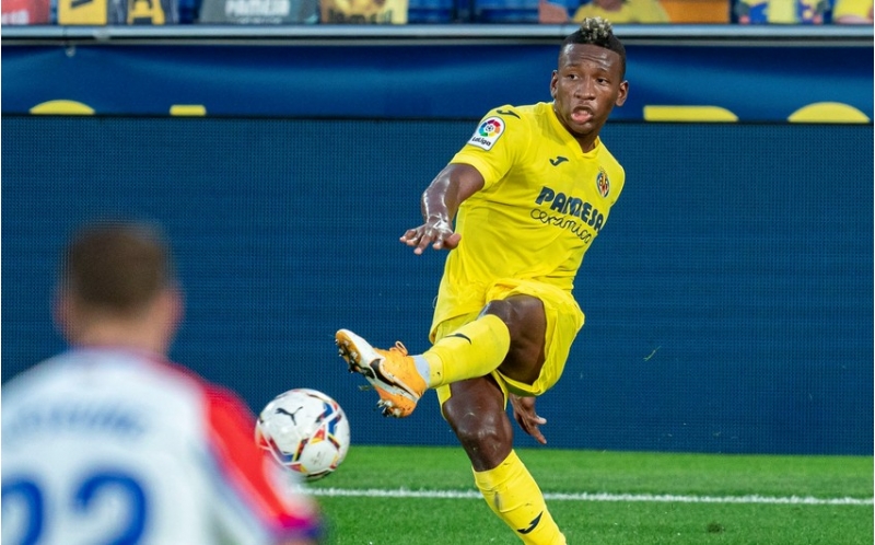 vilyarrealin-futbolchusu-pasportunu-sosial-shebeke-vasitesile-tapdi-2