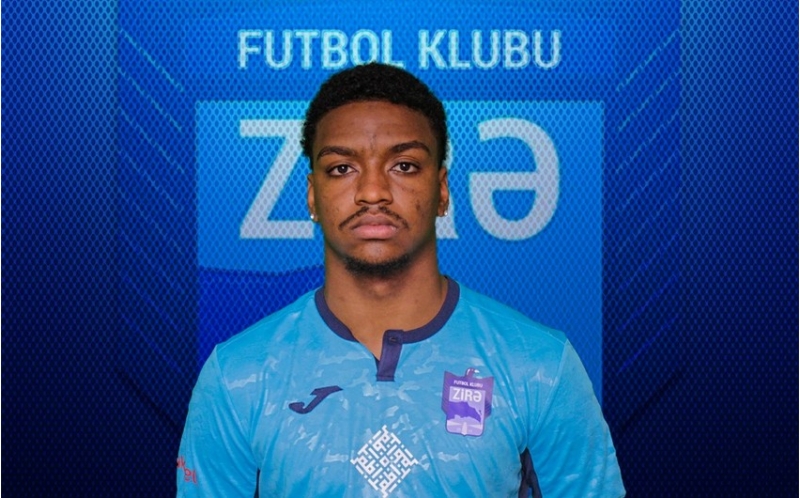 zire-futbolchusu-ile-muqavileni-pozdu